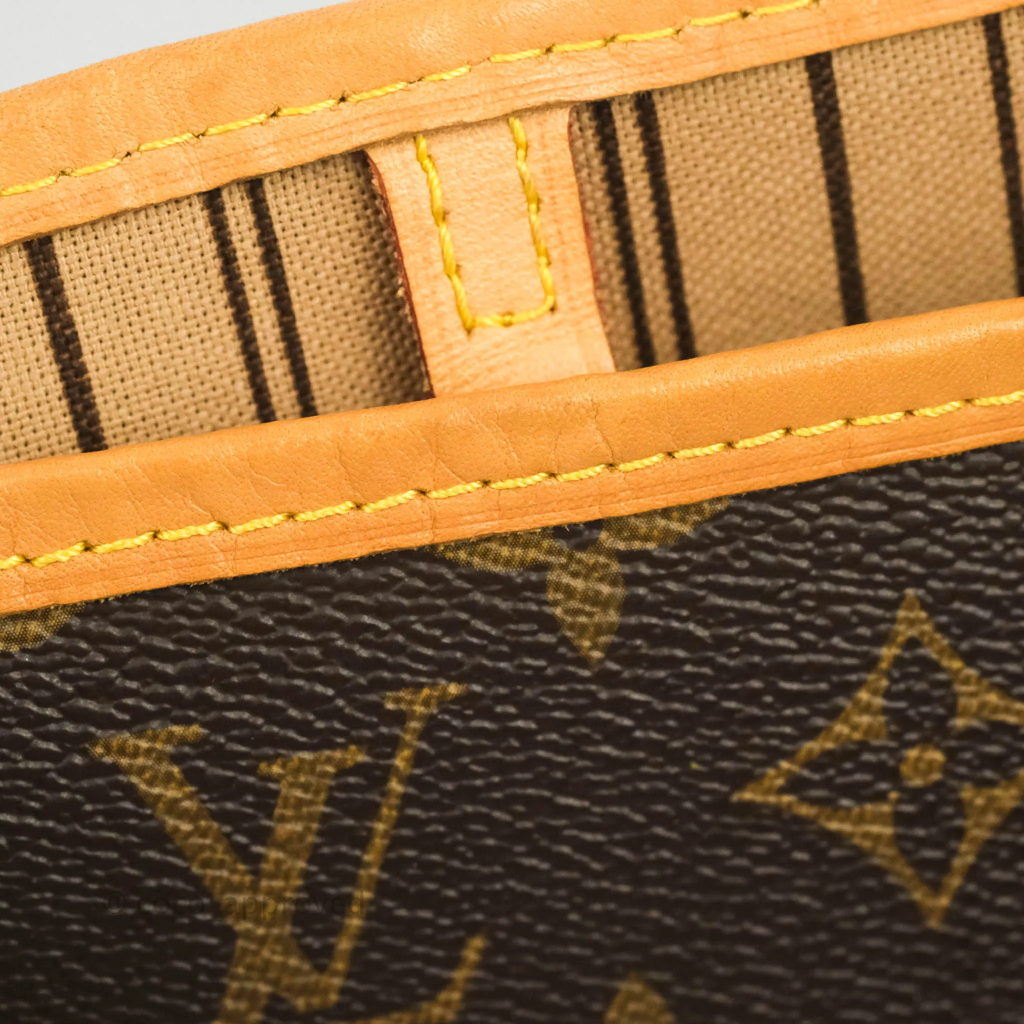 Louis Vuitton Neverfull MM Tote Bag Monogram Canvas