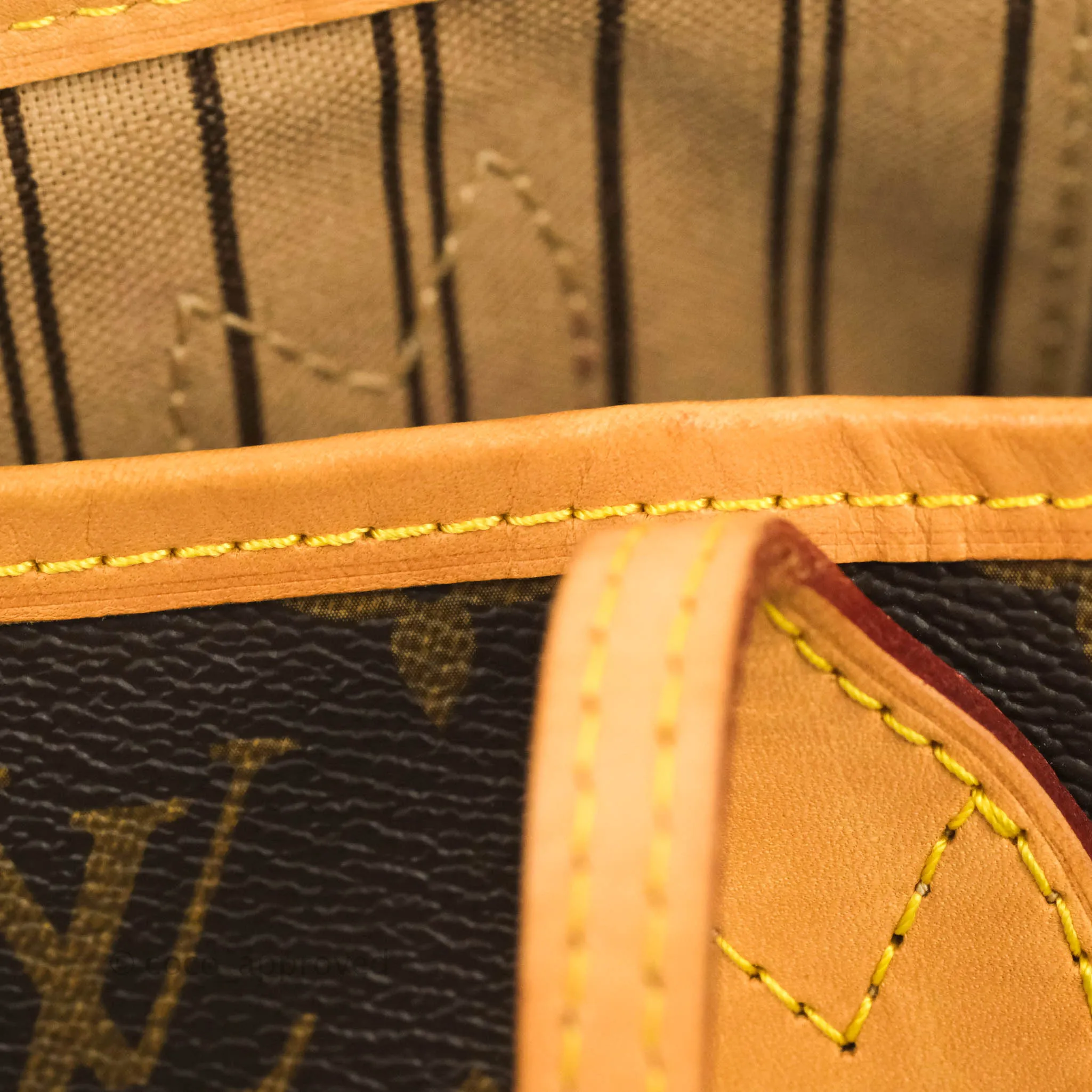 Louis Vuitton Neverfull MM Tote Bag Monogram Canvas