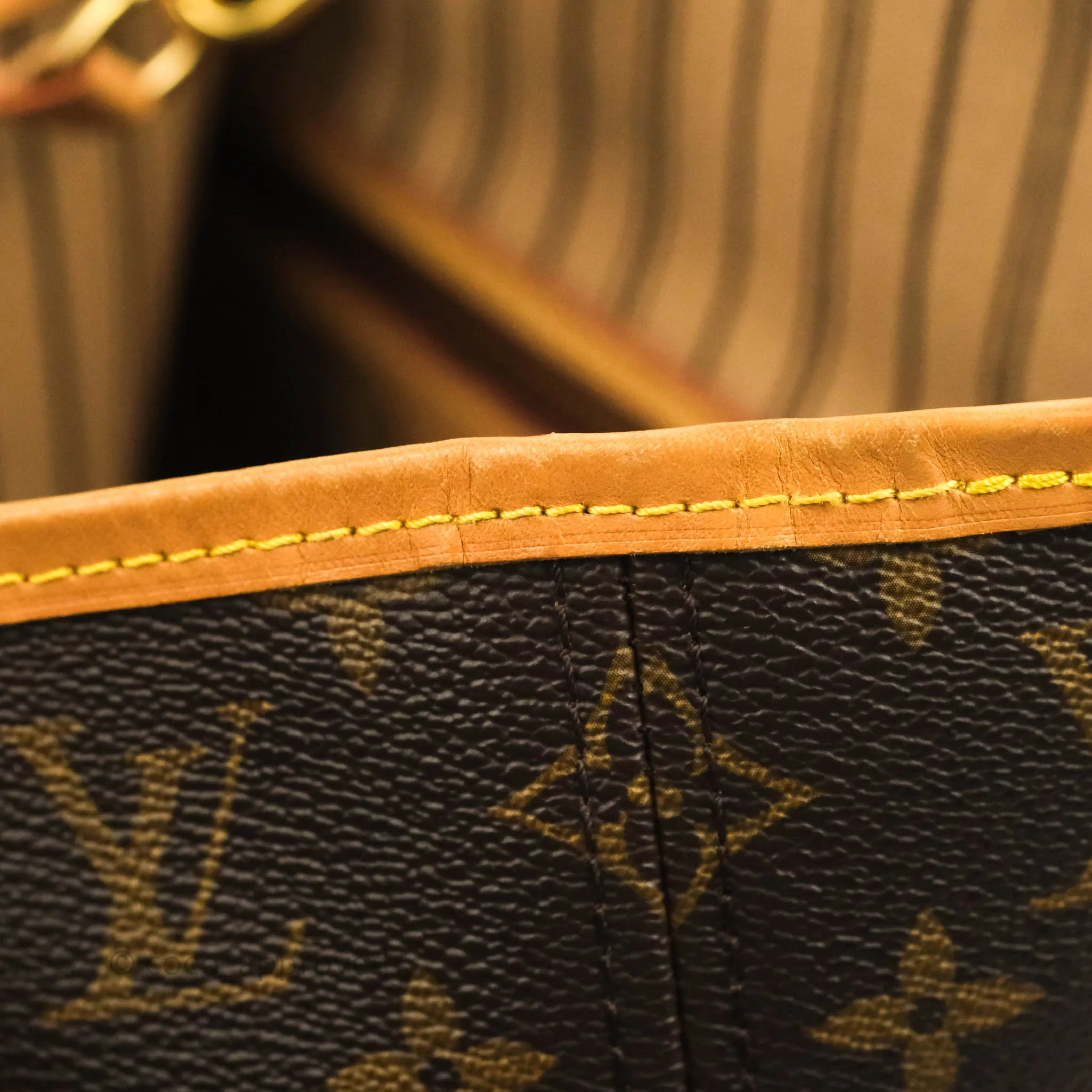 Louis Vuitton Neverfull MM Tote Bag Monogram Canvas