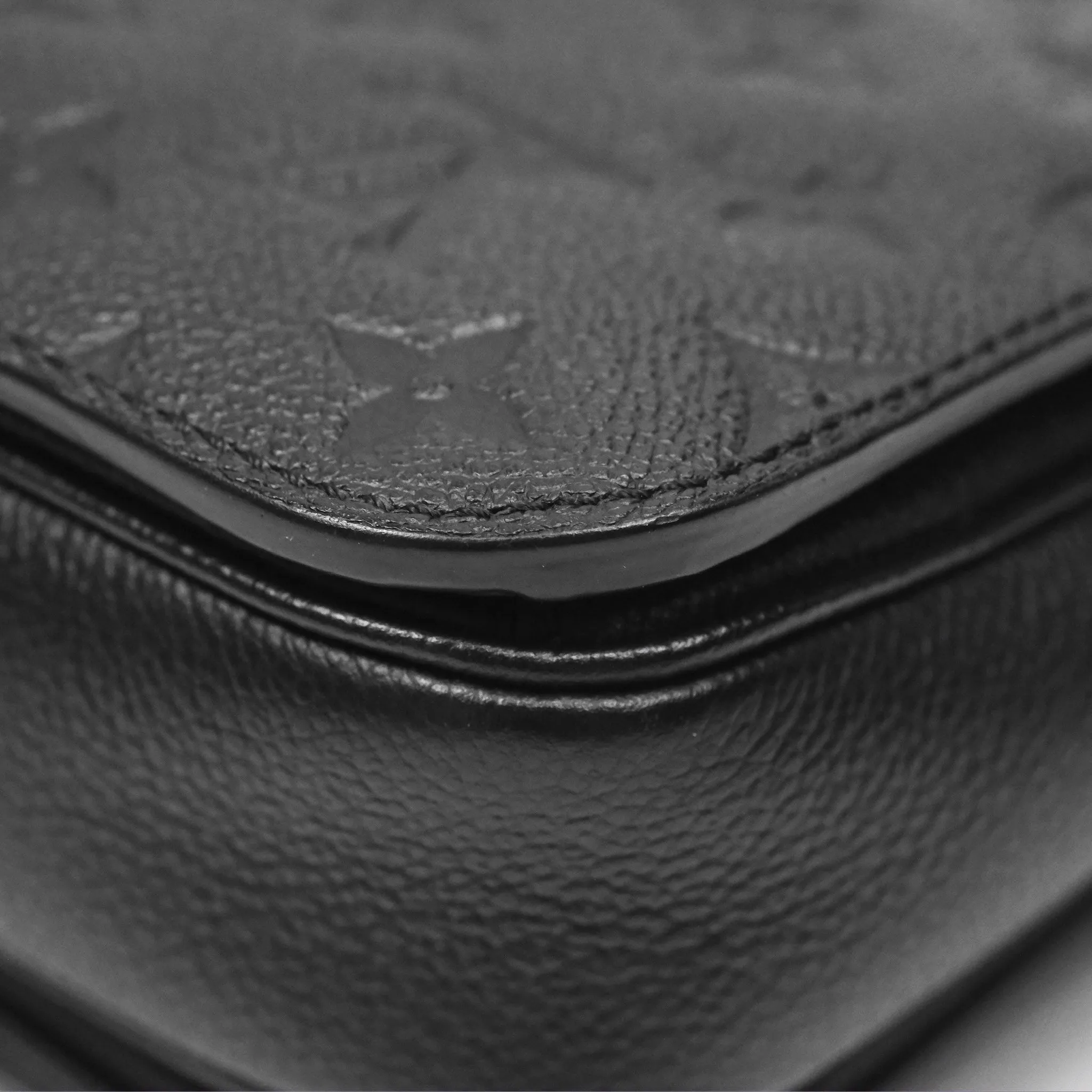 Louis Vuitton Pochette Metis Empreinte Black