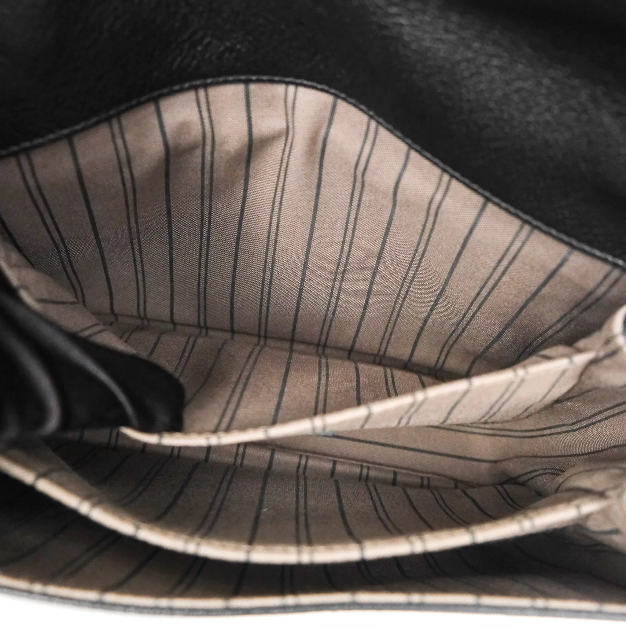 Louis Vuitton Pochette Metis Empreinte Black