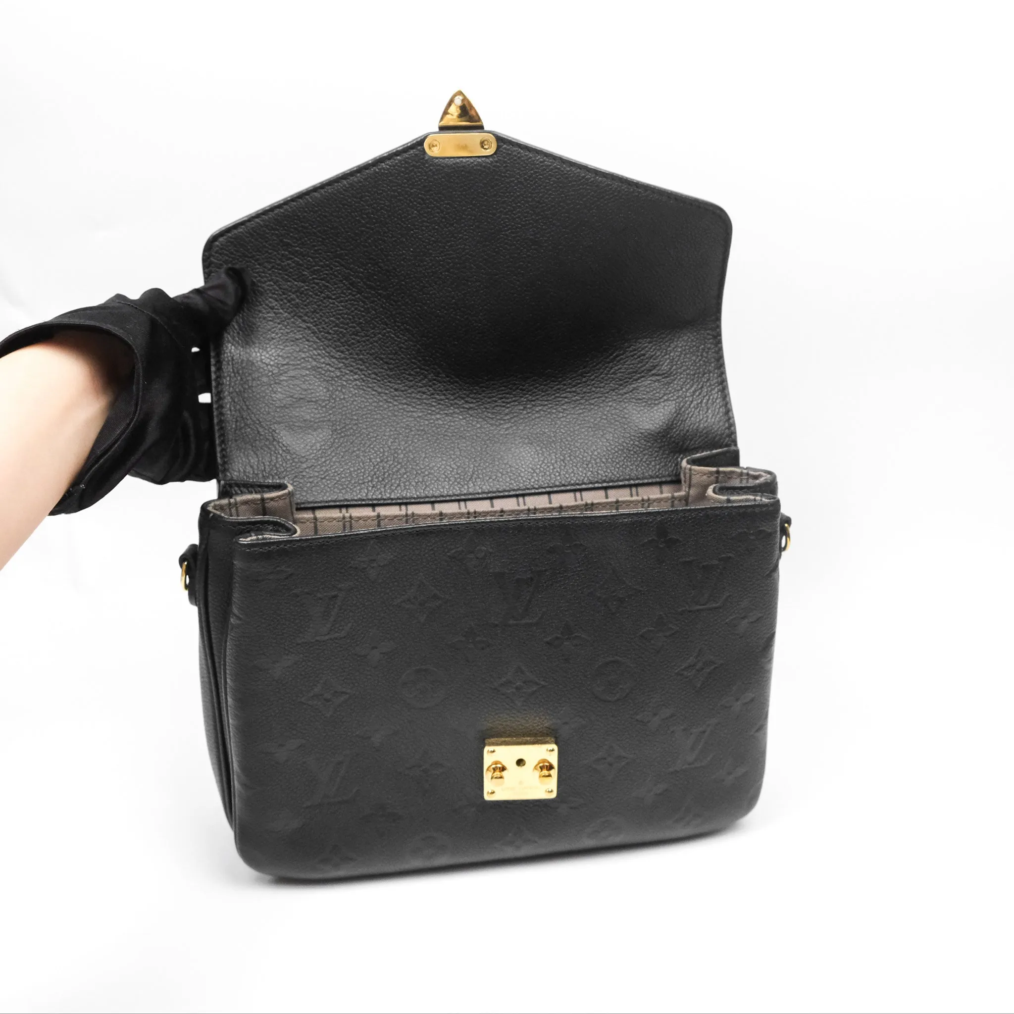Louis Vuitton Pochette Metis Empreinte Black