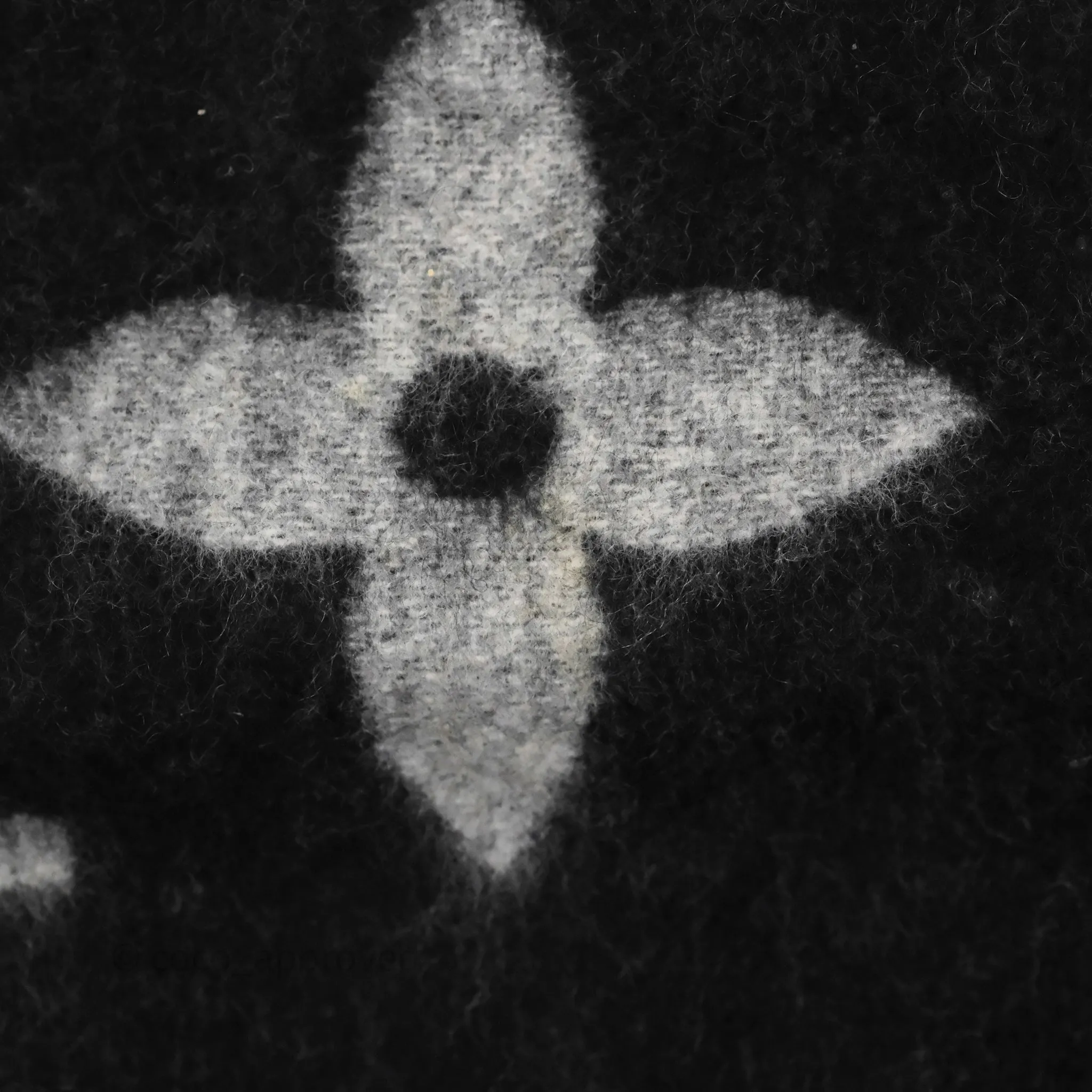 Louis Vuitton Reykjavik Scarf Cashmere Black Light Grey