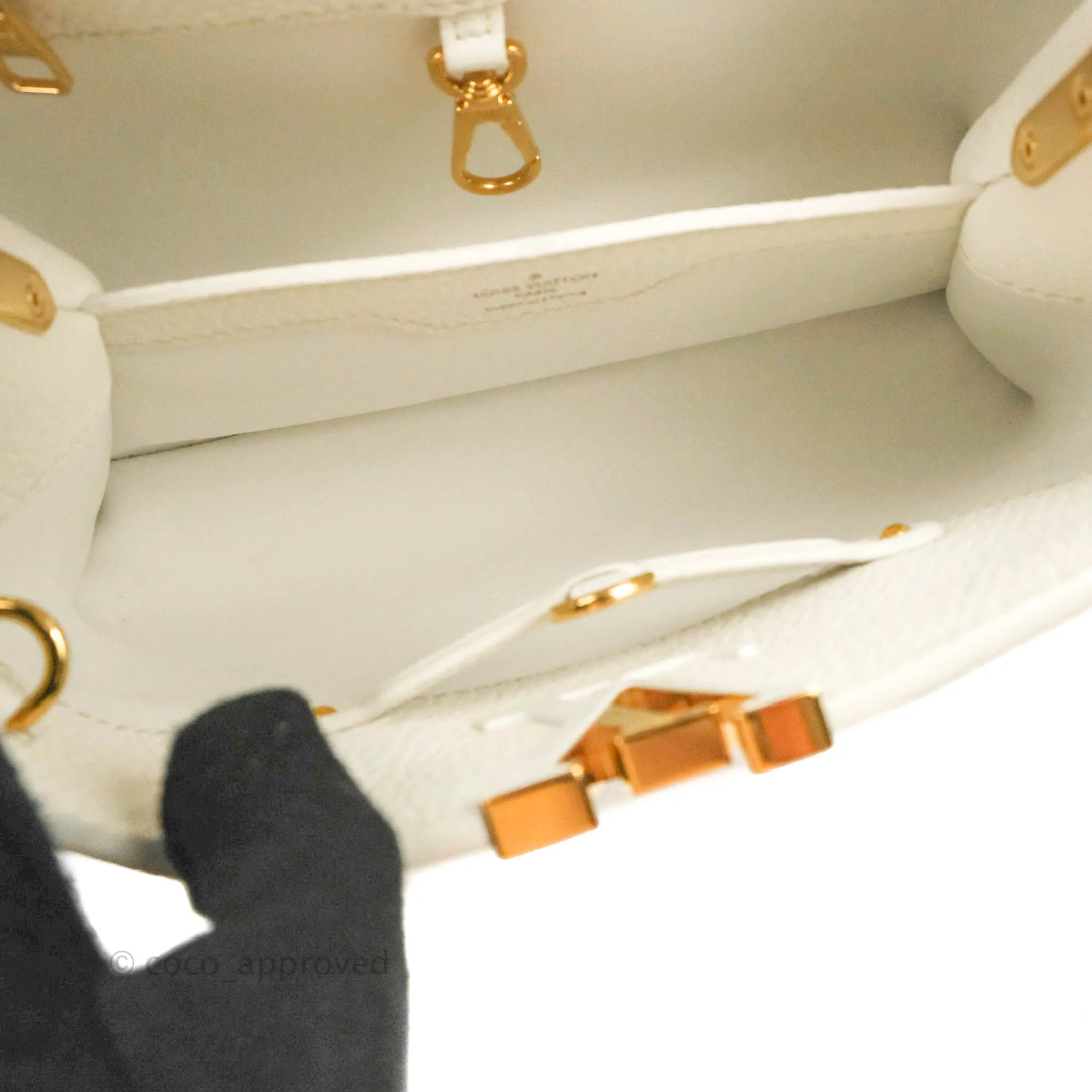 Louis Vuitton Taurillon Capucines BB Snow