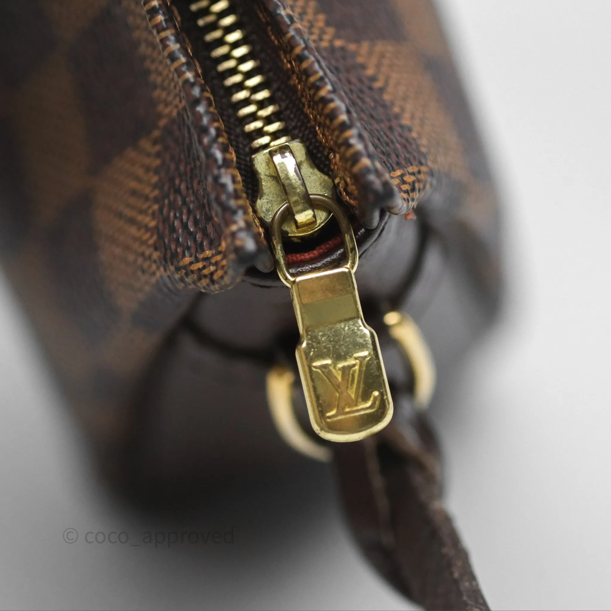 Louis Vuitton Trousse Make Up Pochette Damier Ebene