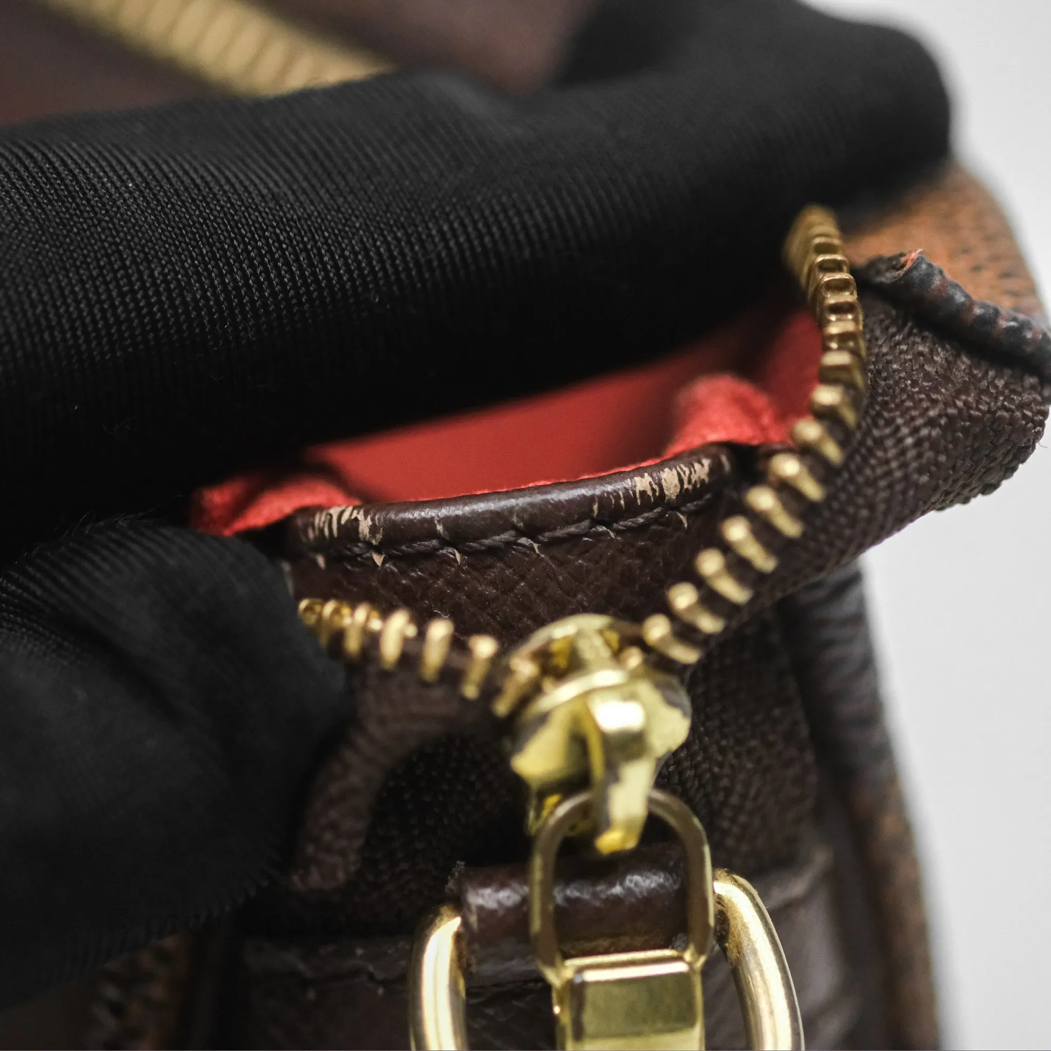Louis Vuitton Trousse Make Up Pochette Damier Ebene