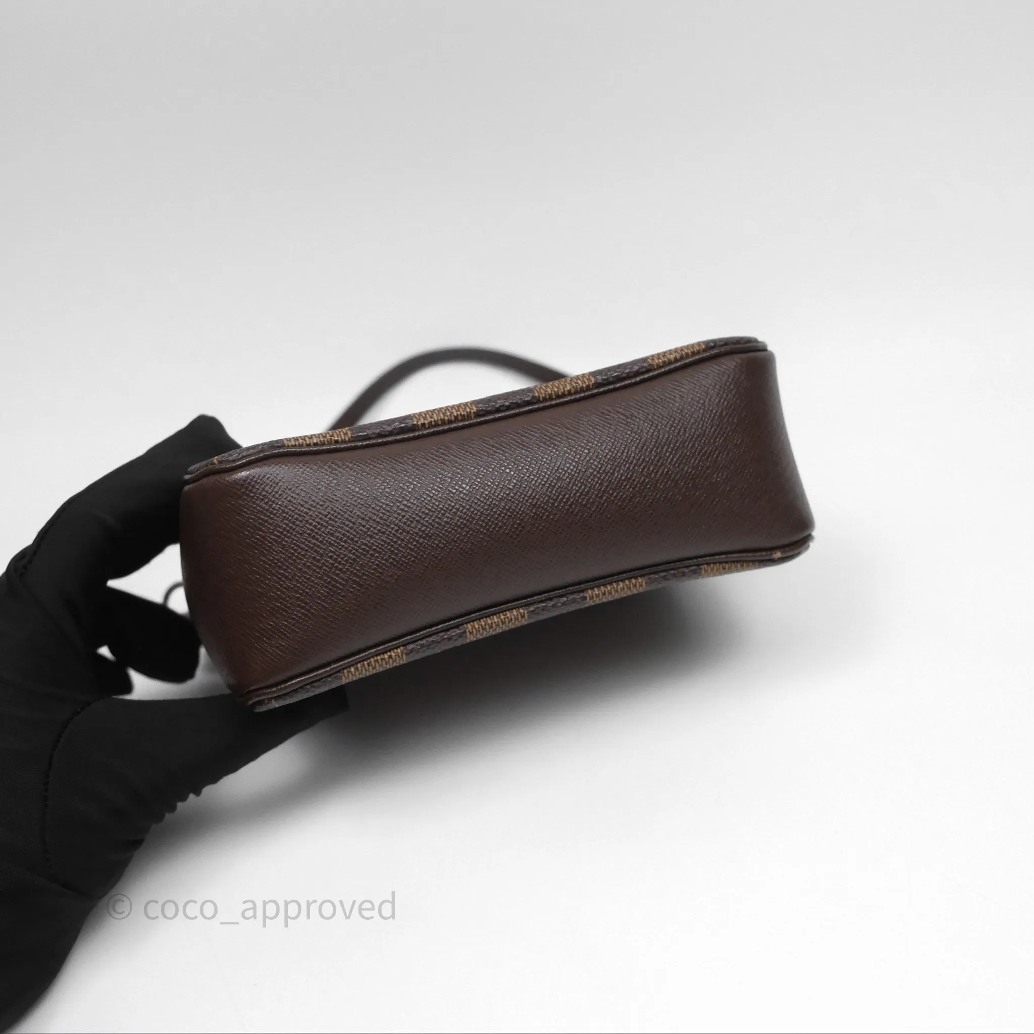Louis Vuitton Trousse Make Up Pochette Damier Ebene