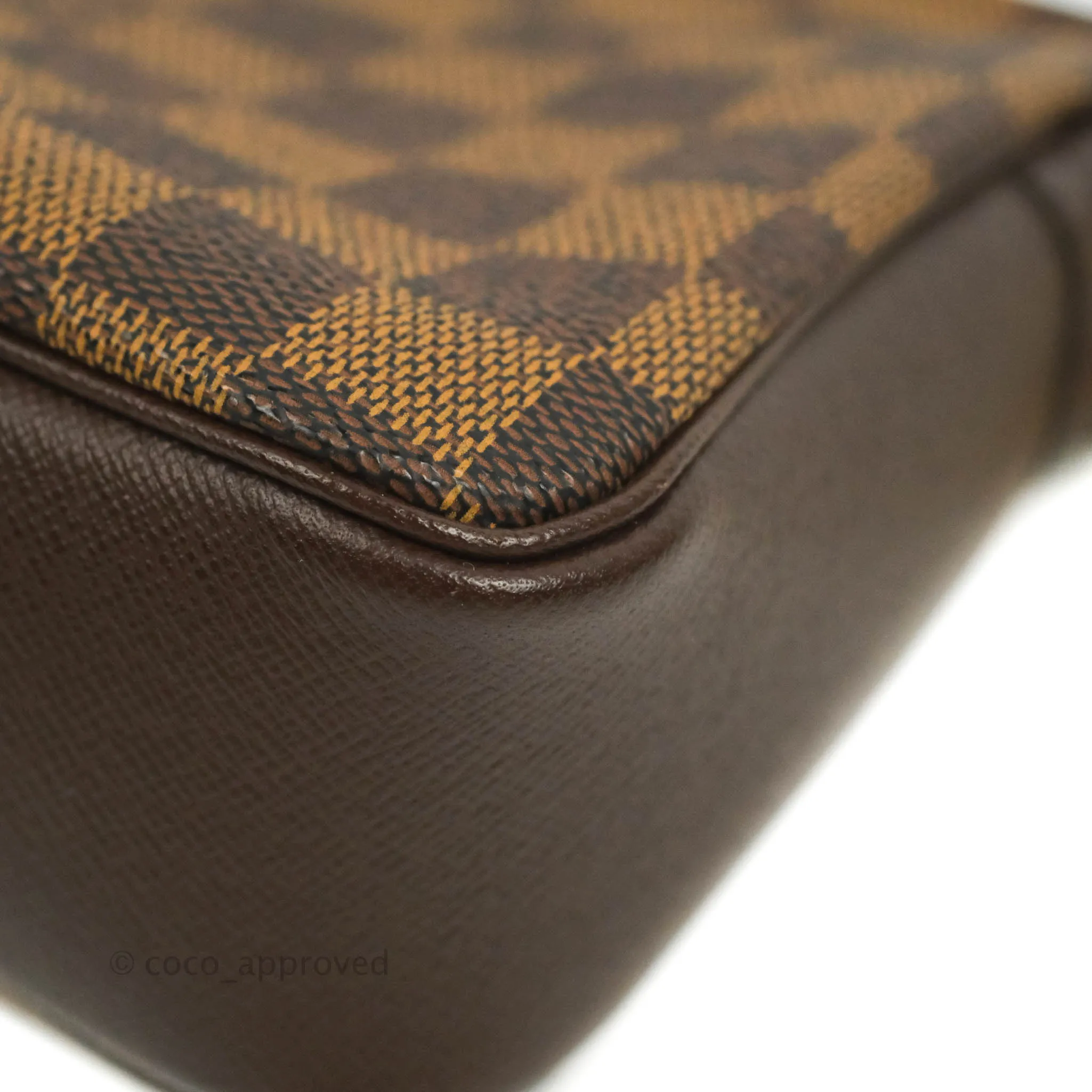 Louis Vuitton Trousse Make Up Pochette Damier Ebene