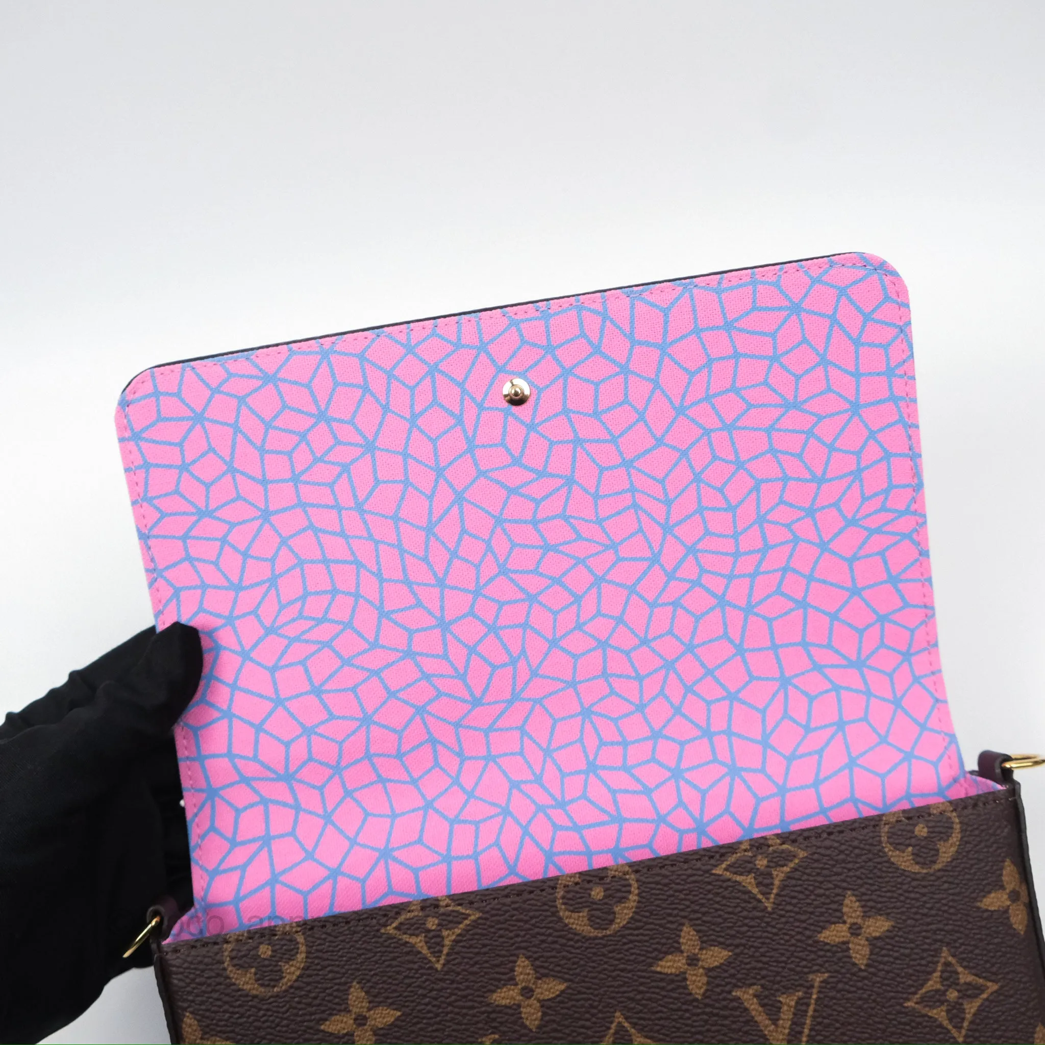 Louis Vuitton X Yayoi Kusama Pochette Felicie in Monogram Pumpkins